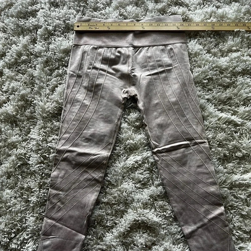 Betsy Johnson capri leggings
